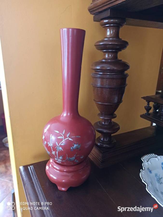 Wazon z laki z masą perłową na podstawce