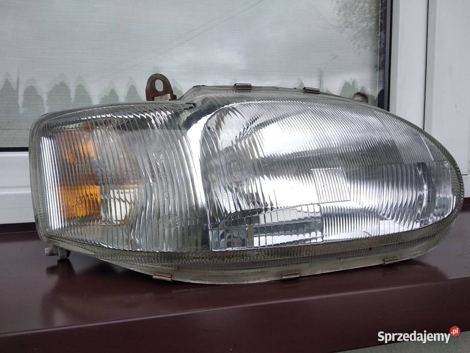 Ford Escort MK7 VII lampa przednia prawa Sieradz