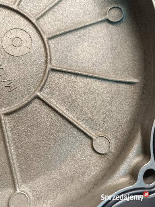 Pokrywa osłona prawa dekiel kosza części Suzuki Gołaczewy