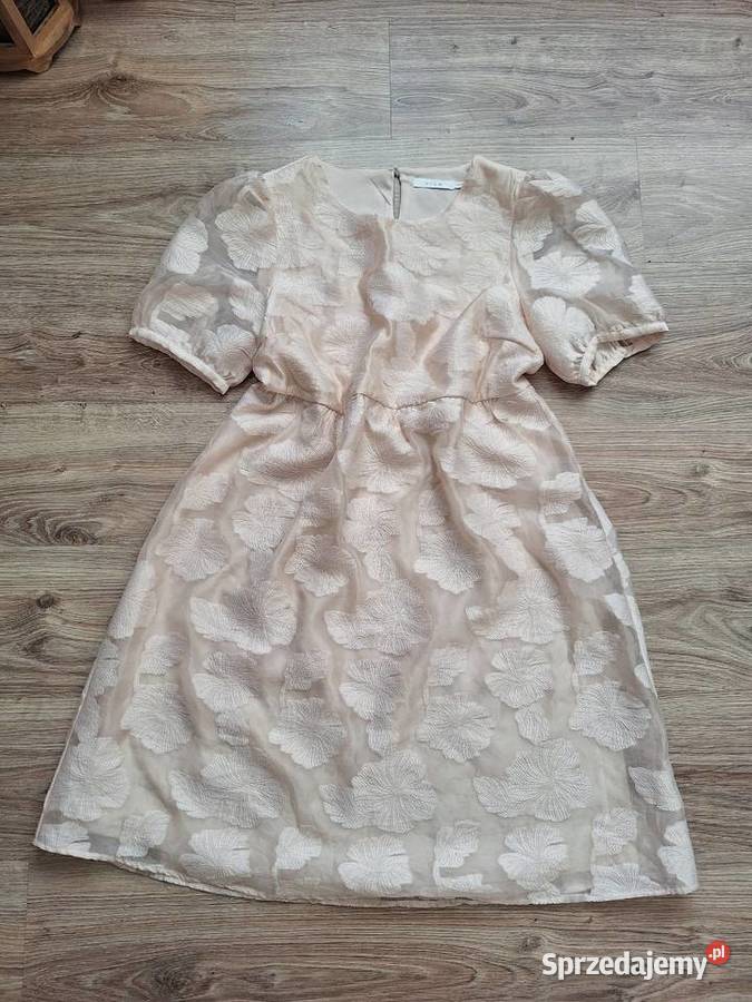 Piękna delikatna sukienka elegancka Vila 46 plus