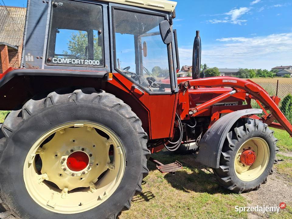 International 844s z ładowaczem czołowym 4x4 Skrzynia biegów Manualna Sarnówek