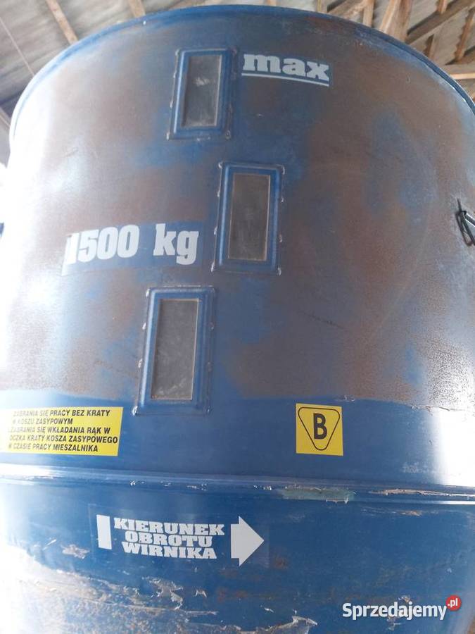 Mieszalnik pasz ze śrutownikiem Dozamech Dobierzyn