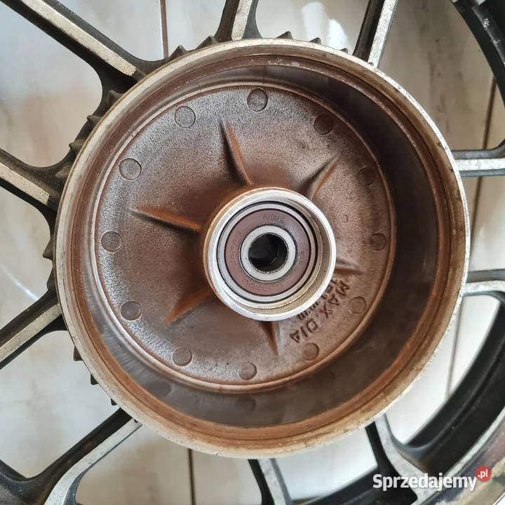 HONDA VF 700 MAGNA RC21E KOŁO FELGA TYŁ TYLNE 16 Osięciny
