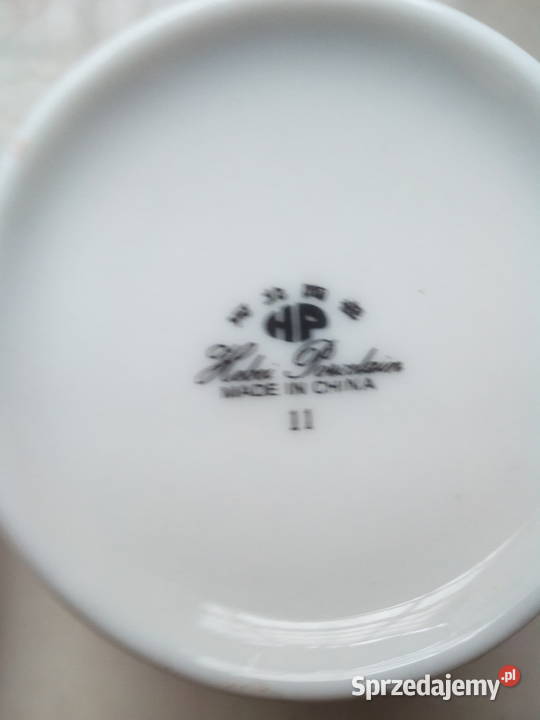 Porcelanowe Filiżanki z Podstawkami 5 sztuk Gniezno