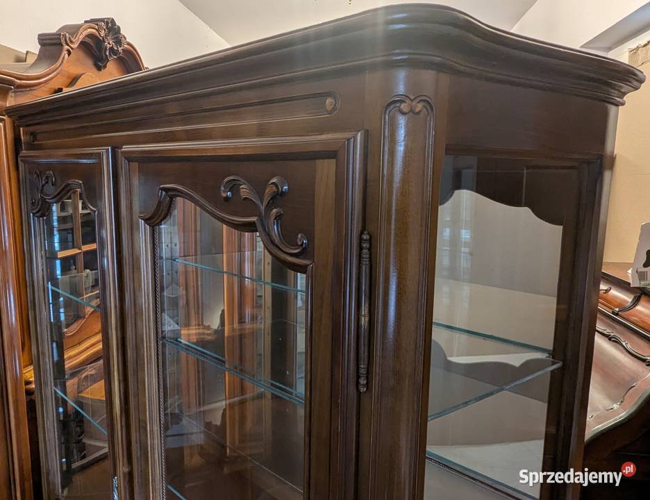 Piękna witryna ludwikowska orzechsklep Dąbrowa Meble Dąbrowa Górnicza sprzedam