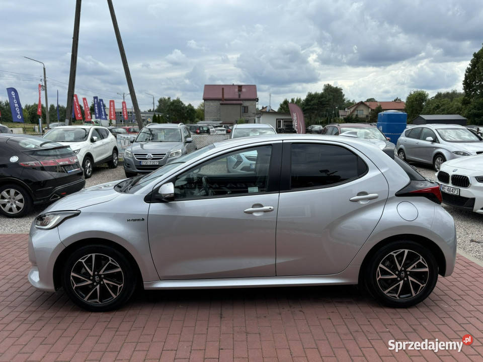 Toyota Yaris Hybryda Gwarancja Automat Salon srebrny Sade Budy