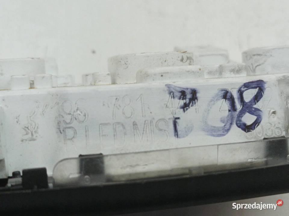 LAMPKA PODSUFITKI KOMPLET Citroen DS4 I 2010 Rok produkcji 2015 świętokrzyskie