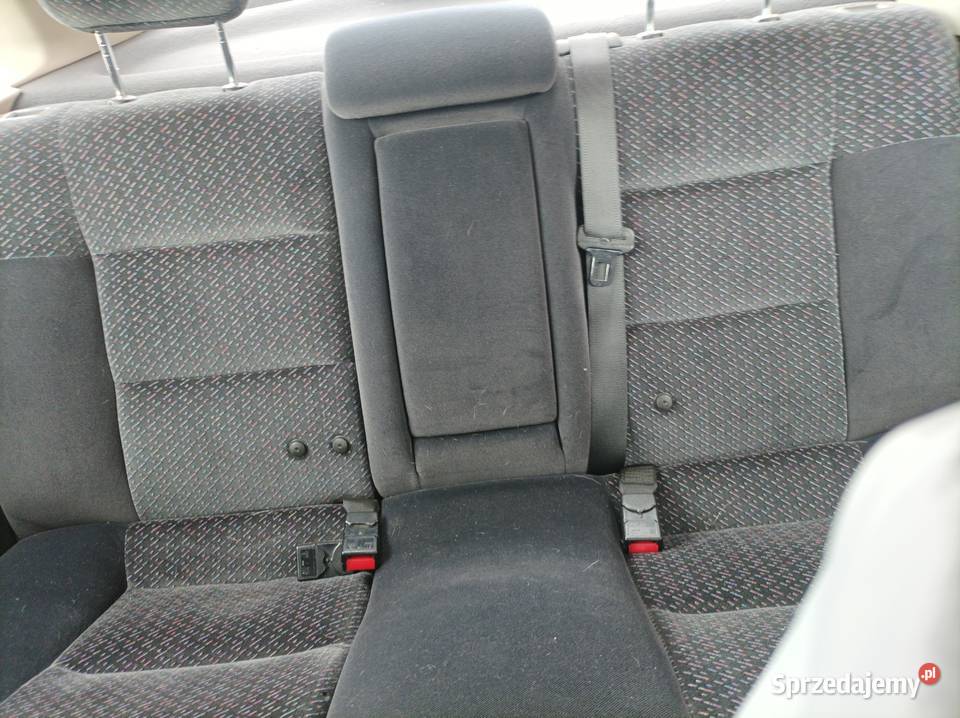 Opel Vectra B 16 bg Sedan bez rdzy dwa komplety Krzepice