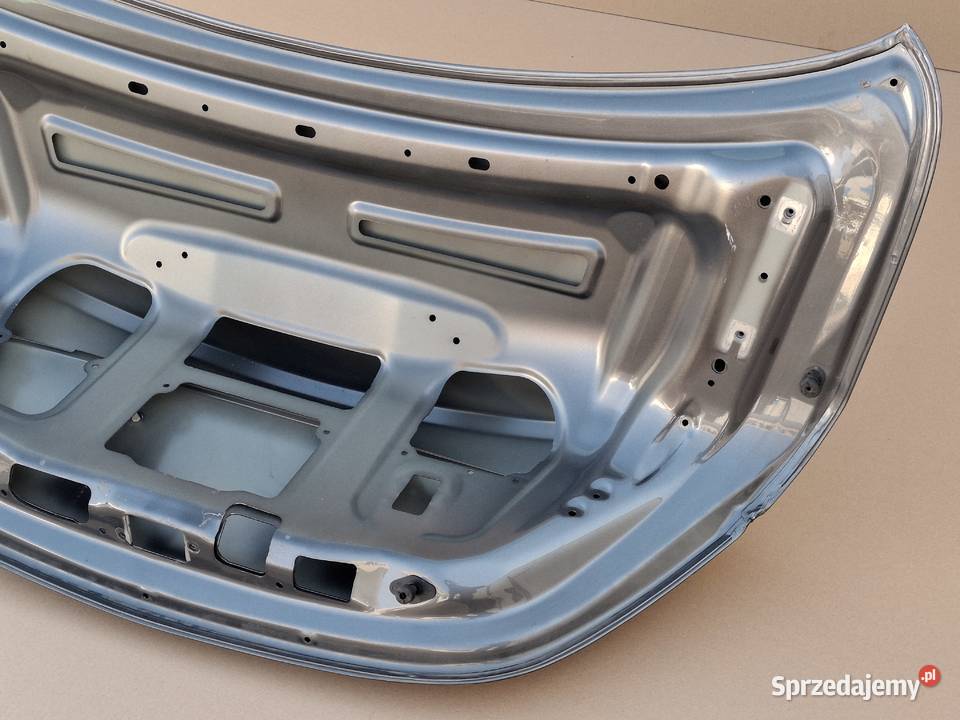 MERCEDES CKLASA W205 SEDAN KLAPA BAGAŻNIKA Bieleń