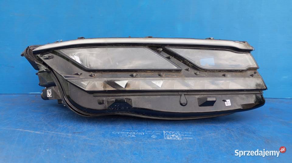 LAMPA PRAWY PRZÓD FULL LED EU 761941082A