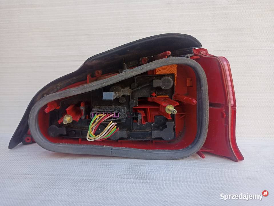Peugeot 106 LIFT FL lampa tył tylna lewa wkład Sieradz
