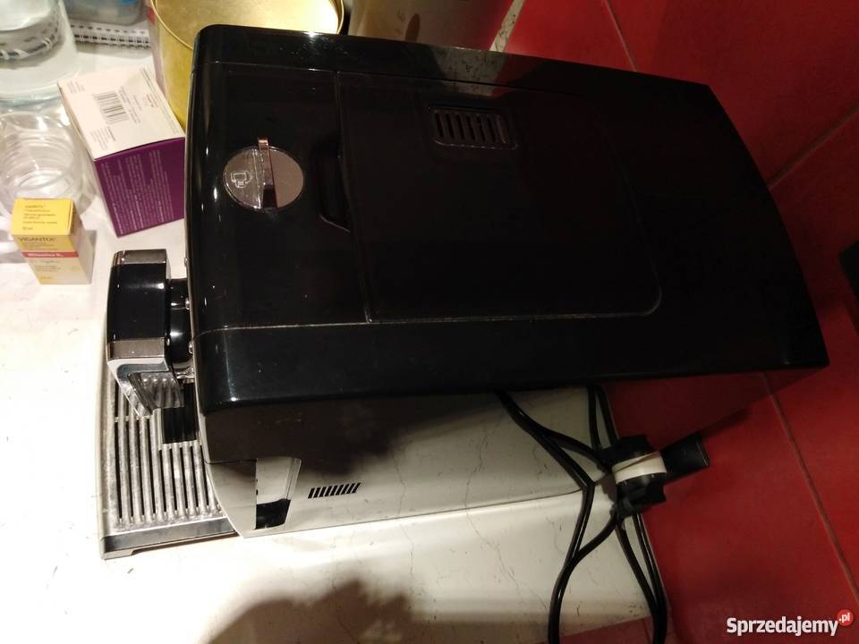 Sprzedam ekspres do kawy ciśnieniowy ZCM3821B sprzedam