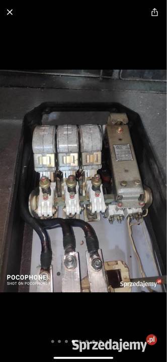 ładna rozdzielnia z mostem szynowym