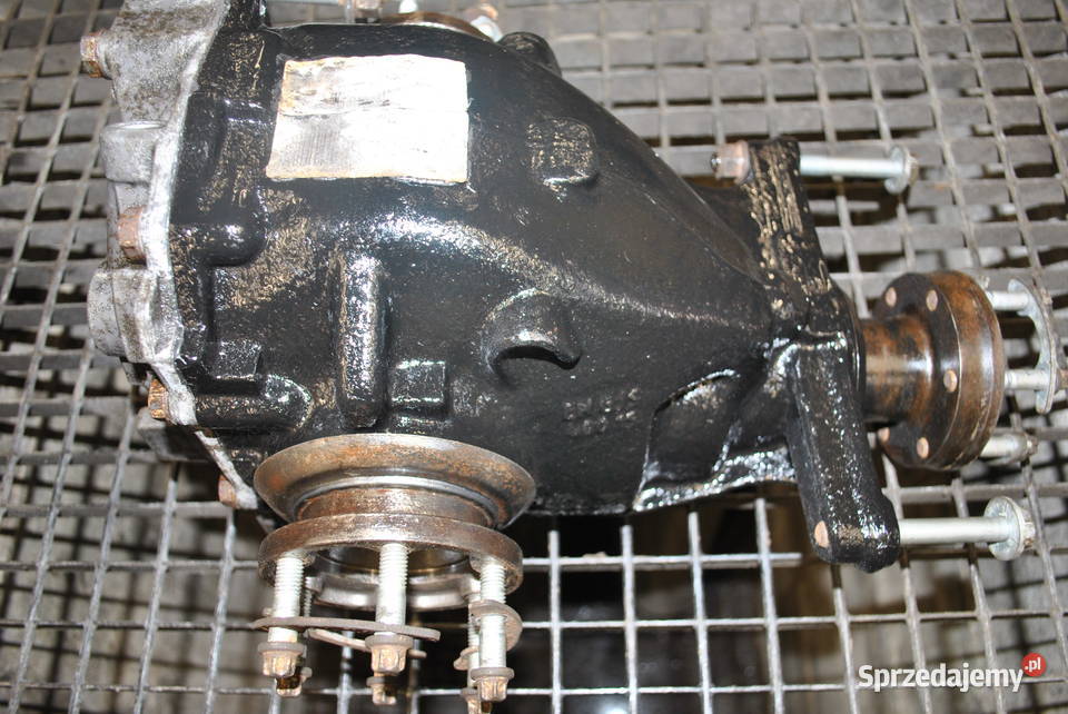 Most tylny BMW E60 E61 520d 523i 525i 525xi 528i osobowe Poręba sprzedam