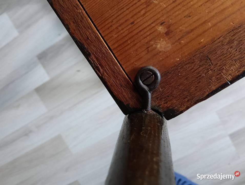 Stylowy stary stolik