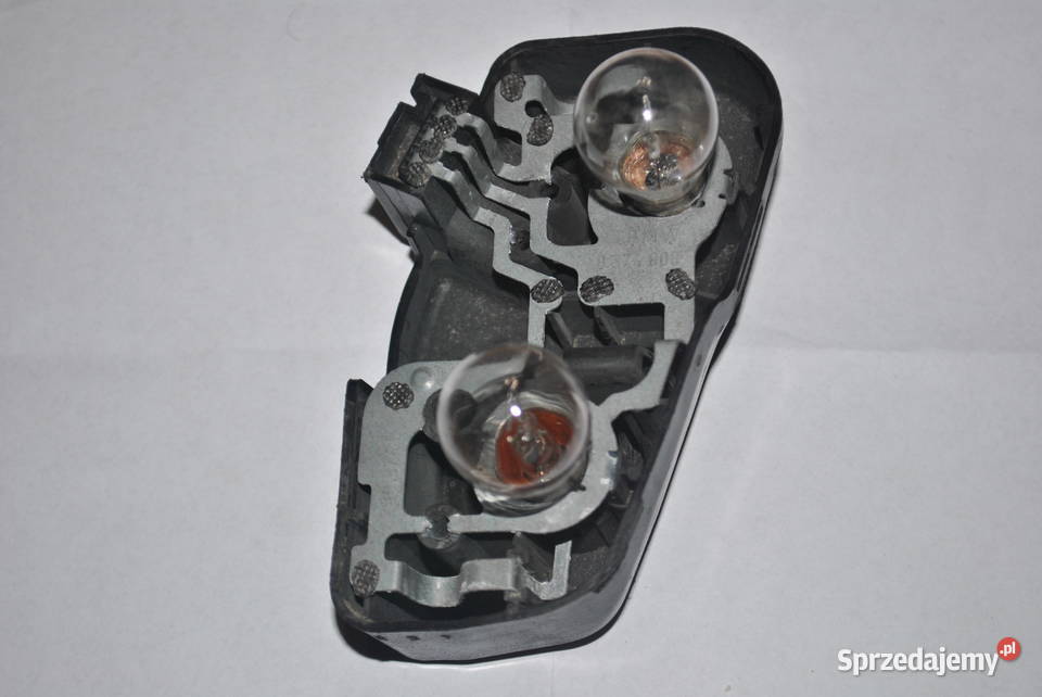 Wkłąd lampy prawy tył BMW E46 opraw ażarówek w lampy tylne Poręba