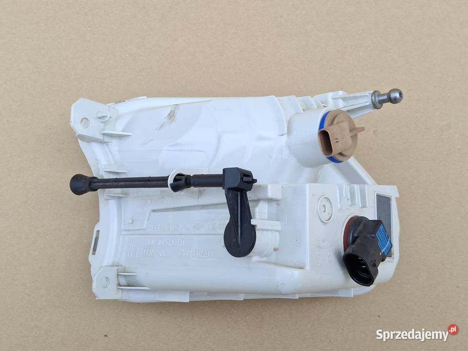 FORD KUGA MK2 LIFT HALOGEN PRAWY LAMPA Lampy przeciwmgielne Bieleń