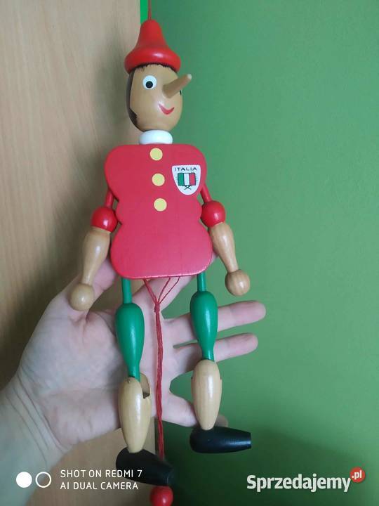 Drewniana figurka Pinokia wykonana w formie Bytom