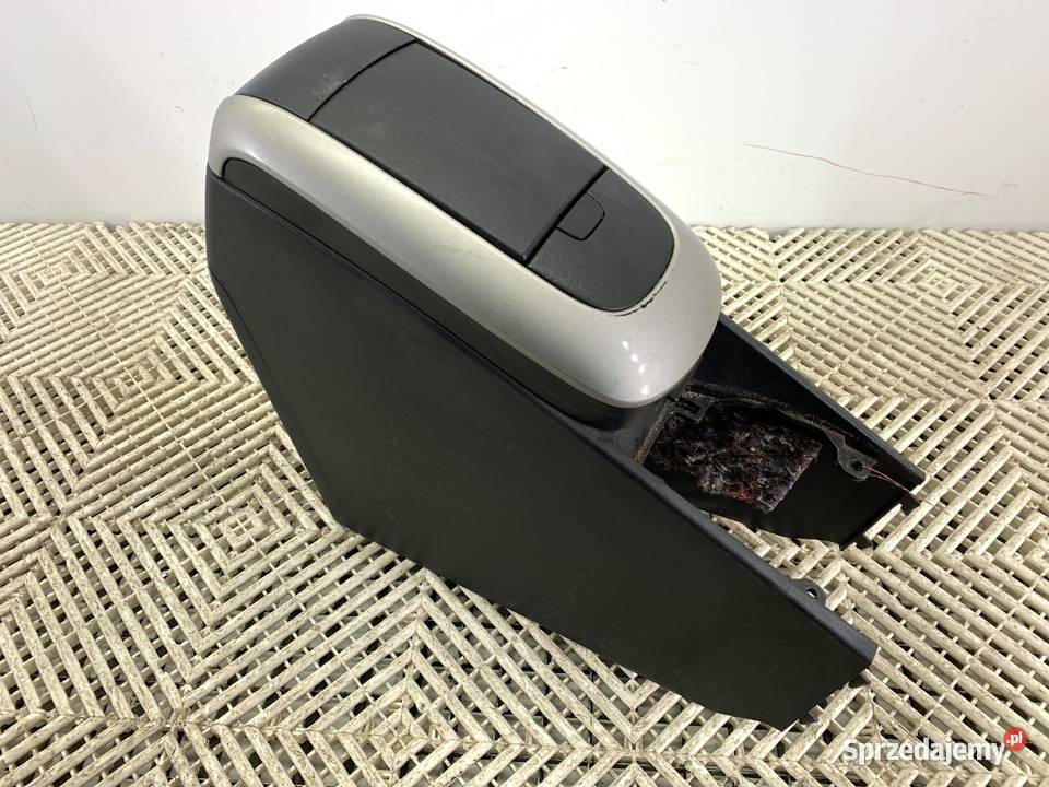 PODŁOKIETNIK TOYOTA AURIS I Hatchback 0612 sprzedam