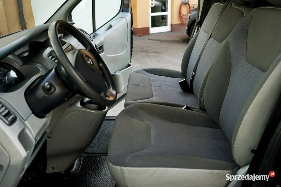 Opel Vivaro 25CDTI Klima automat 145 2007r VAT marża Płock