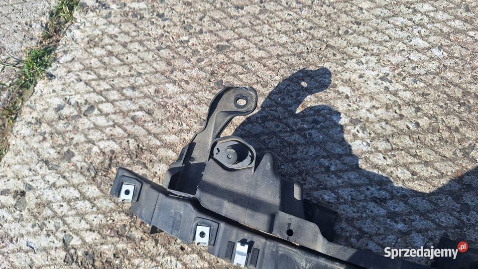 Wlot powietrza pasa przedniego BMW F40 Poznań