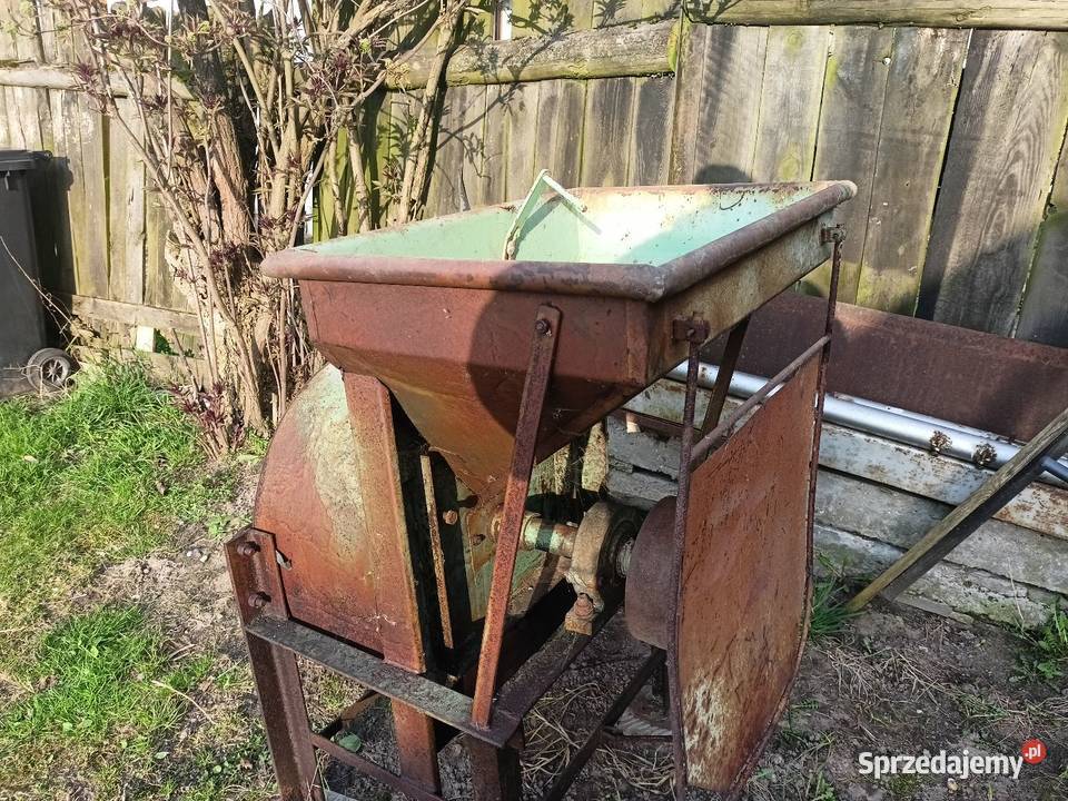 Śrutownik do zboża kamieniowy nieuszkodzony Do hodowli zwierząt Mirzec