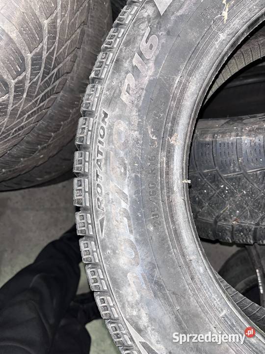 Dwie opony zimowe Pirelli Ice zero 20560 r16 Lubrza