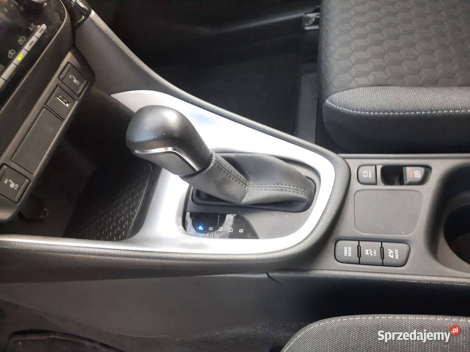 Toyota Yaris Hybrid 130 Executive GWARANCJA FV23 podgrzewane fotele sprzedam