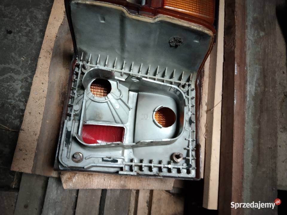 Lampy tył audi 100 Nisko