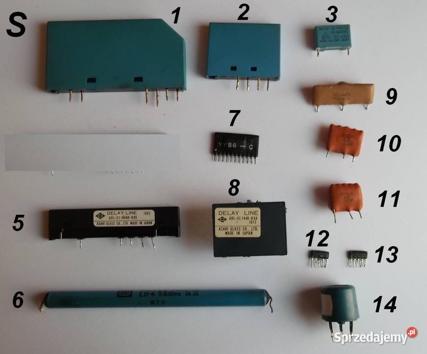Różne elementy elektroniczne z demontażu