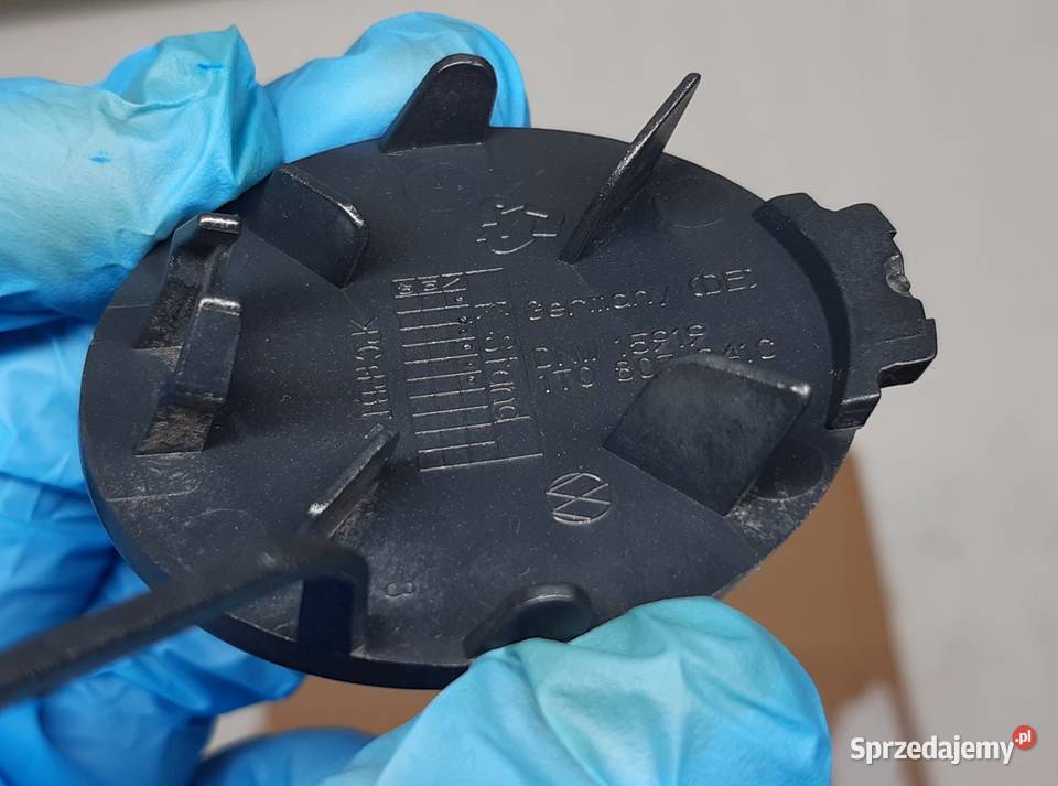 ZAŚLEPKA HAKA SREBRNA PRZÓD VW TOURAN II LIFT Mielęcin