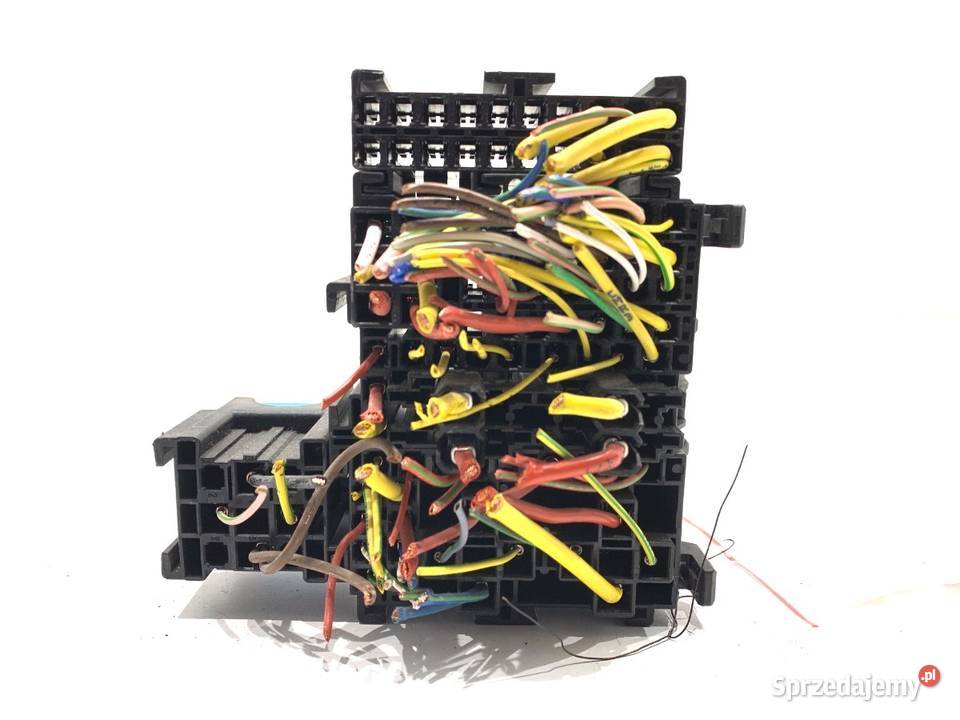 SKRZYNKA BEZPIECZNIKÓW DACIA DOKKER Kombi 16 83