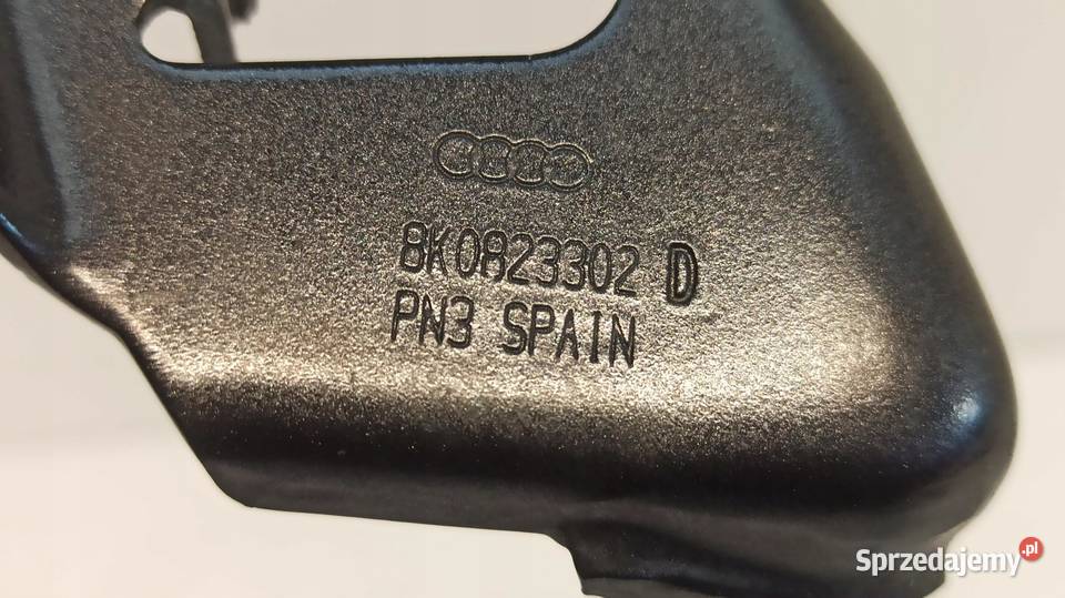 Zawias maski prawy AUDI A4 B8 8K0823302D