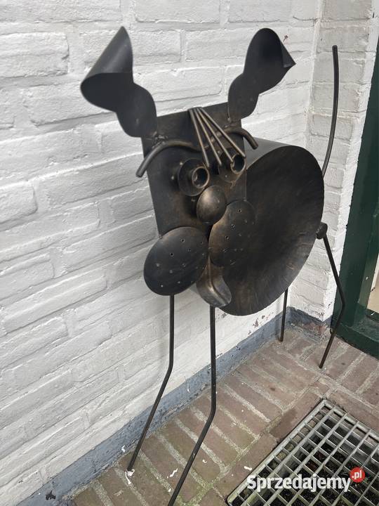 Metaloplastyka pies rzeźba nowoczesna z metalu