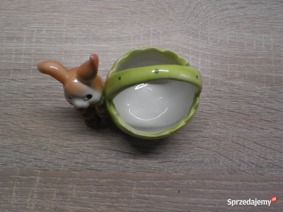 Figurka królik z koszyczkiem Raszków