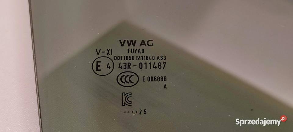 SKODA SUPERB 4 SZYBA PRAWY TYŁ 3J0845026E osobowe Części samochodowe