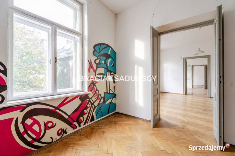 Sprzedaż mieszkania Kraków 32m2 7 pokoi
