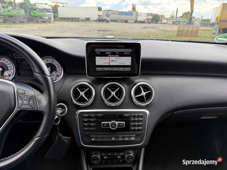 Mercedes A 16 BENZYNA Klimatronik Nawigacja Ledy nieuszkodzony Konin