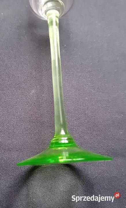 Secesyjny kieliszek do likieru na uranowej nóżce Koźminek sprzedam