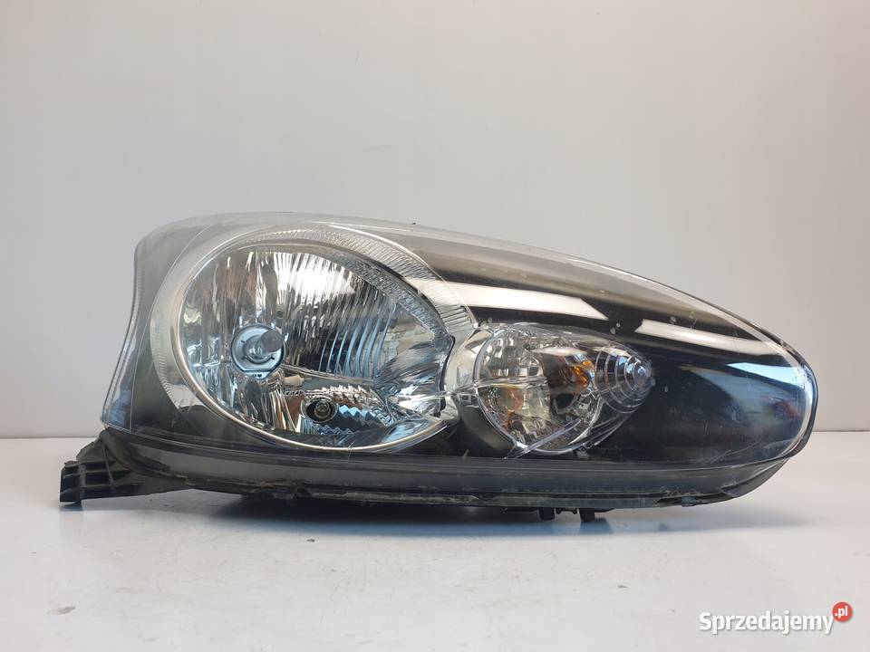Toyota Aygo PRZEDNIA LAMPA PRAWA prawy przód Janów sprzedam