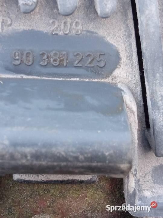 Zaślepki tylnych lamp wewnątrz opel astra f osobowe Posługowo sprzedam