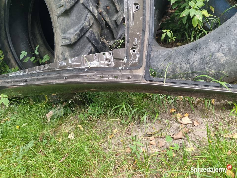 nissan żaluzja czarna relingi antena słupki małopolskie sprzedam
