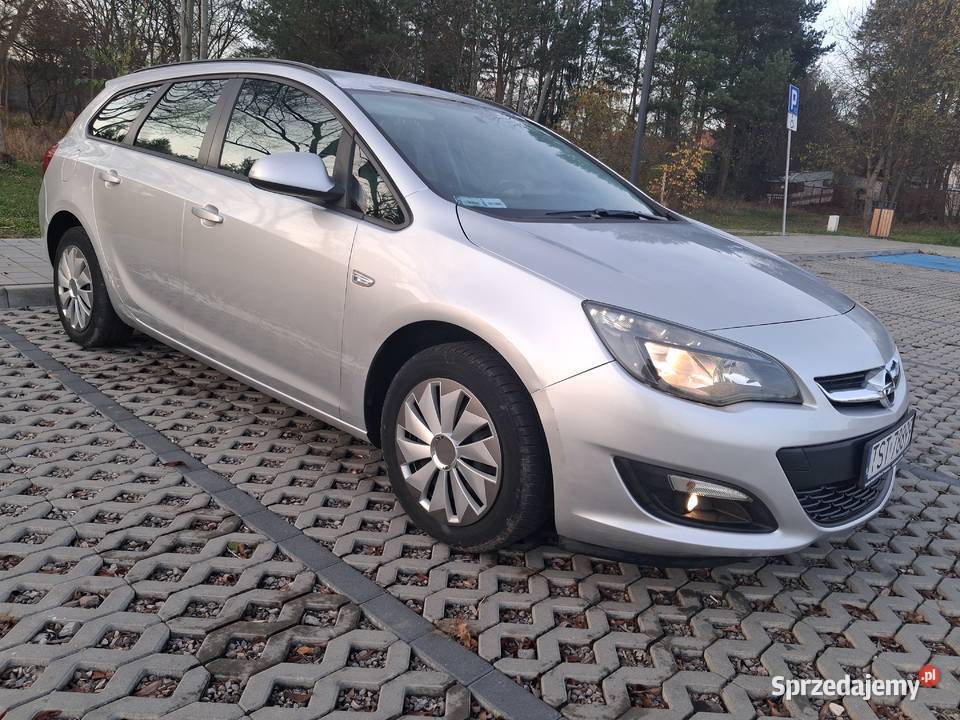 Opel Astra J 14 LPG Kombi 2014r srebrny Starachowice