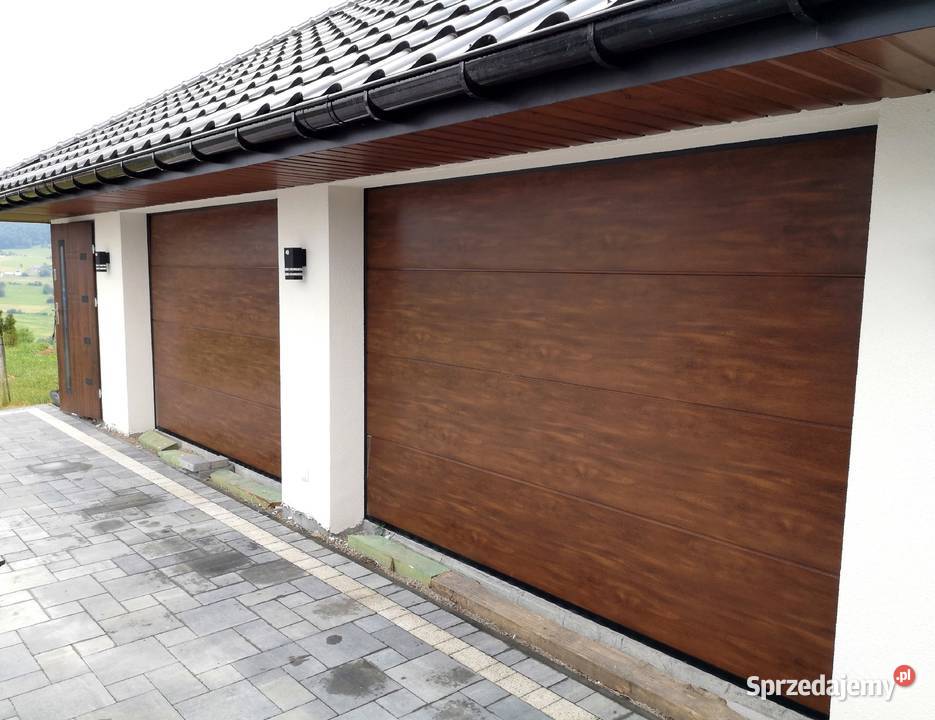 Brama na PILOTA Orzech 3000x2125 garażowa małopolskie Żegocina