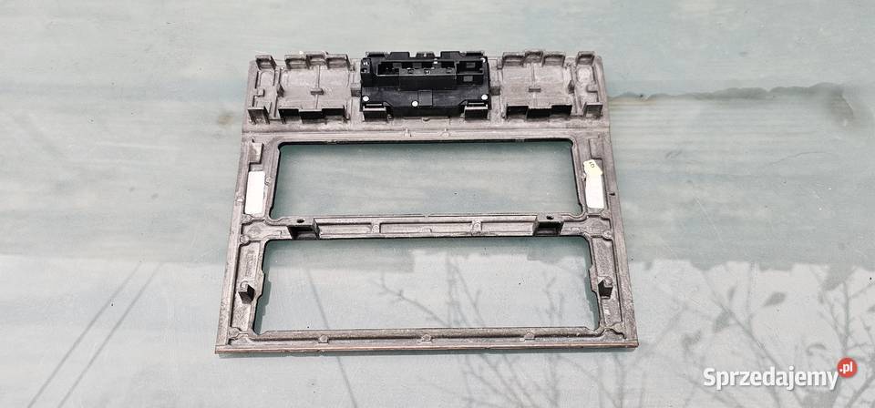 Ramka radia elegance mercedes w210 2106830508