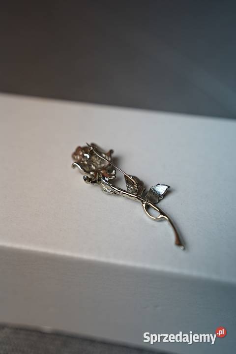 Brożka róża metalowa Warszawa