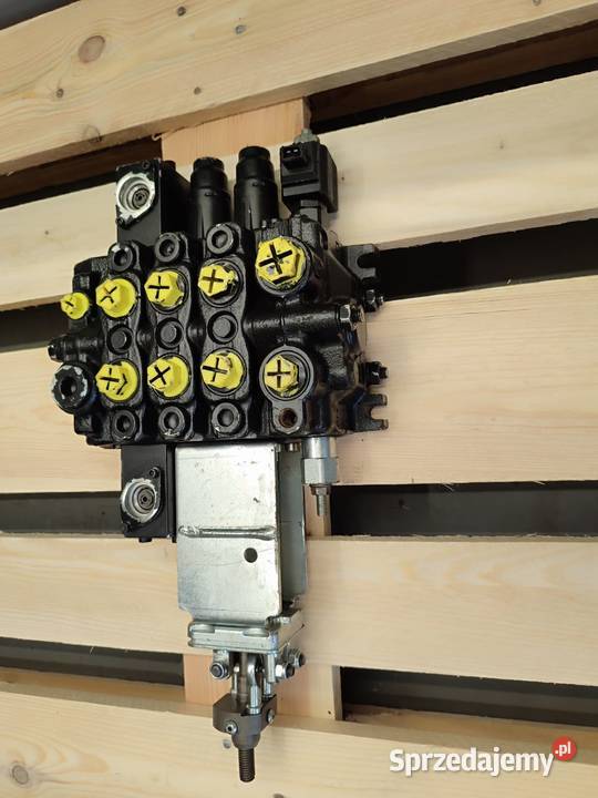 Rozdzielacz hydrauliczny 2000221230 BUCHER Części maszyn i innych pojazdów Wilkowo