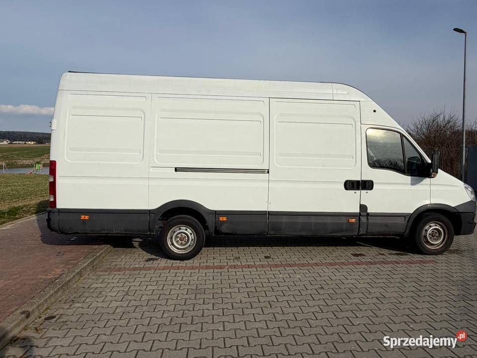 Bus dostawczy Iveco Daily 35S15 nieuszkodzony Piórków