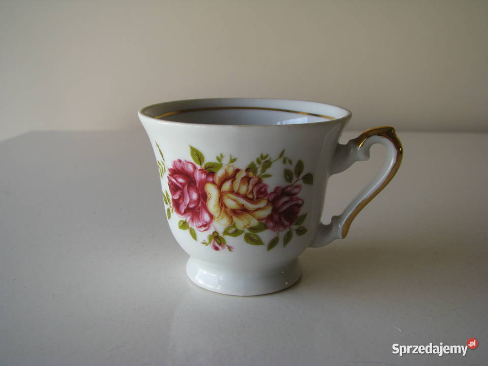 Stara piękna porcelanowa filiżanka ze złoceniami Porcelana i szkło Brzegi