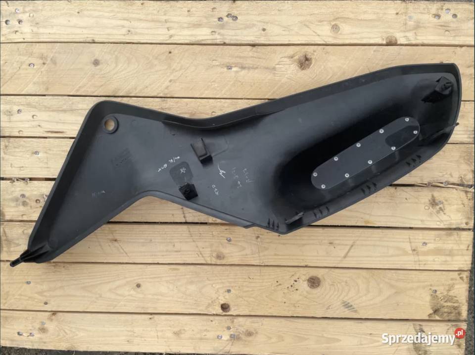 osłona obudowa boczek prawy Husqvarna Svartpilen wielkopolskie Ostrzeszów